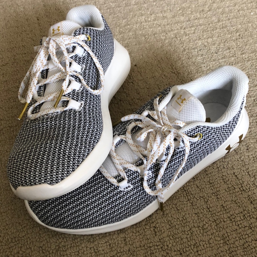 Under Armour Sneakers